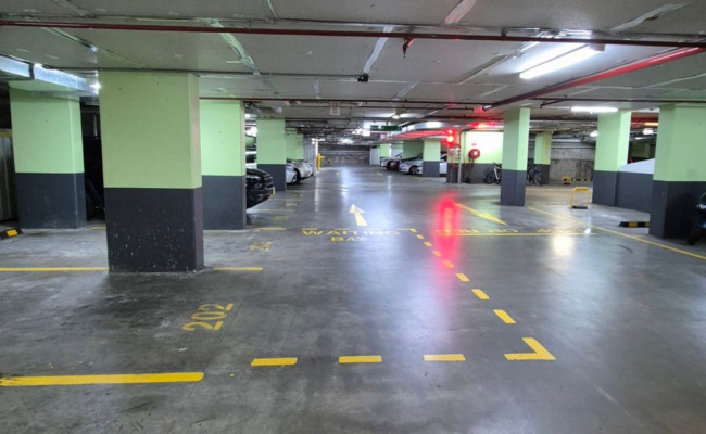 Great Parking Space near Mascot Train station
