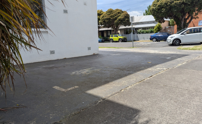 Easy parking with excellent access to Bridge Road