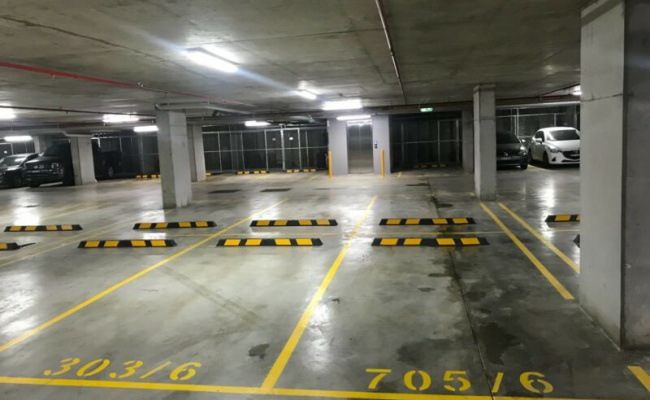 Minutes from Airport- Underground Car Parking