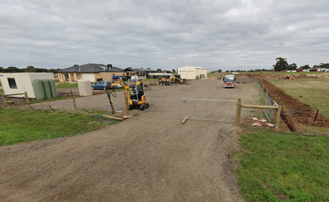 Large open area Parking with CCTV, locked gates and manned 24/7