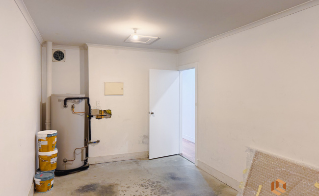 Secured Garage/Storage in City (112 Gilbert St)