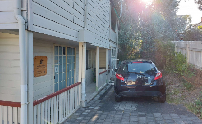 Highgate Hill- Driveway Parking Close to Southbank Station