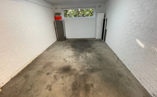 Balmain parking Near Rozelle and CBD , close to Barangaroo Ferry and Bus
