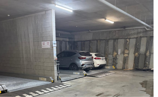 Great Undercover car parking spot ( Stacker)