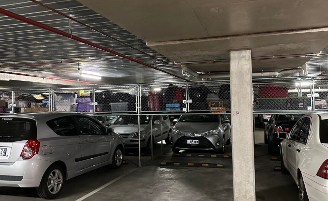 GREATE INDOOR PARKING SPACE NEAR STATION