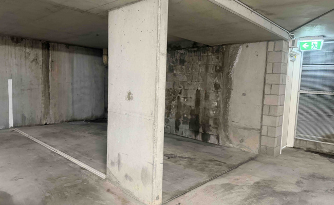 Very Secure Garage & Bonus Building Facility Use!