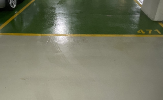 Large indoor parking space next to the lift, close to CBD and 7 bus stops.