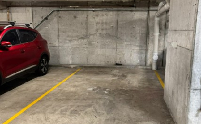 Easy access parking lot in the heart of Surry
