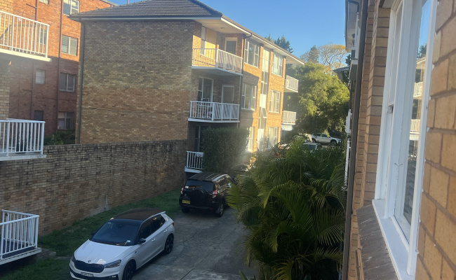 Off road parking, 3min walk to summer hill train station