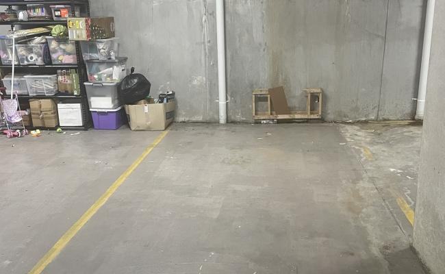 Secure parking space availability for lease near St George hospital in Gray street