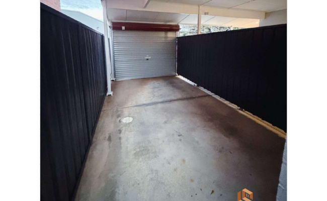 Parking available (26 Grenfell St)