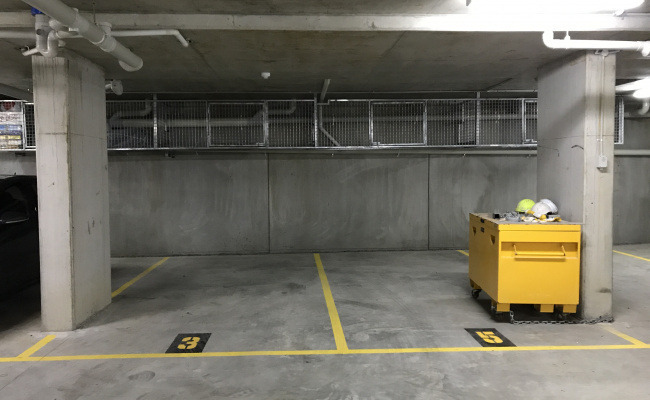 Great indoor parking lot 10min walk from UNSW