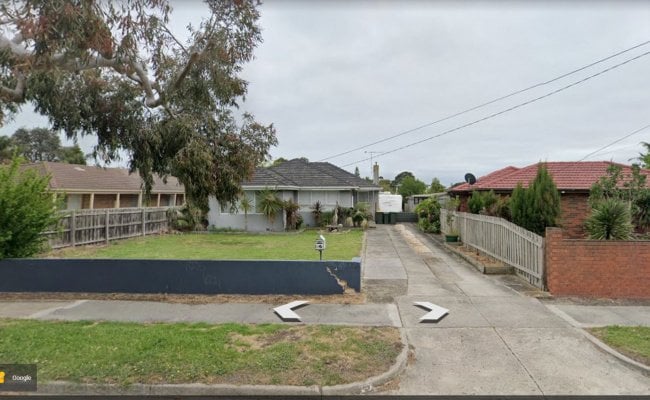 Outside parking space in Seaford 15X15m. Option for backyard space - 1392 SQM, Contact me for info.