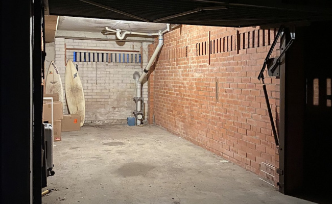 Lock up Garage on Hall Street