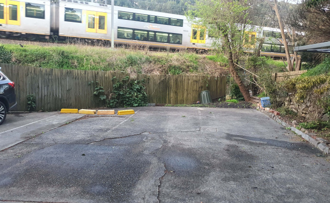 Great Parking Spot near Artarmon Station, 5min walk