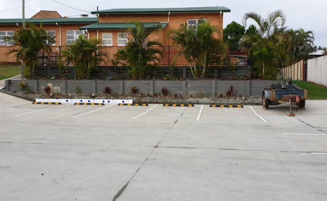 parking (Mon-Fri 6am-8pm parking only)