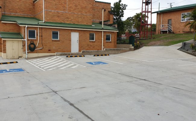 parking (Mon-Fri 6am-8pm parking only)