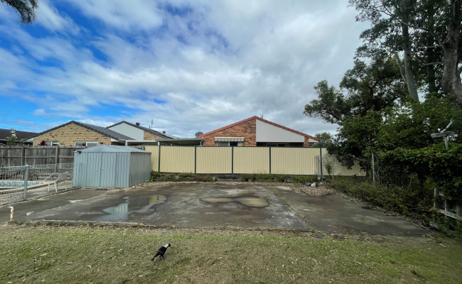 Coombabah - Cheap, Secure Backyard Shed in Friendly Neighbourhood