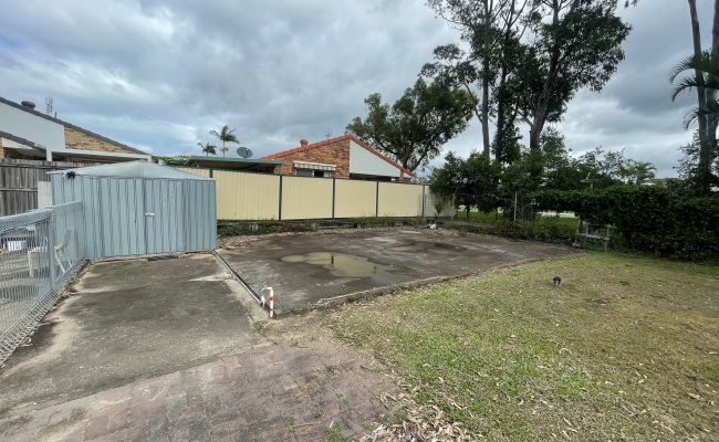 Coombabah - Cheap, Secure Backyard Shed in Friendly Neighbourhood