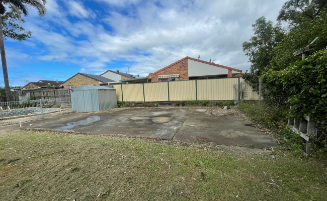 Coombabah - Cheap, Secure Backyard Shed in Friendly Neighbourhood