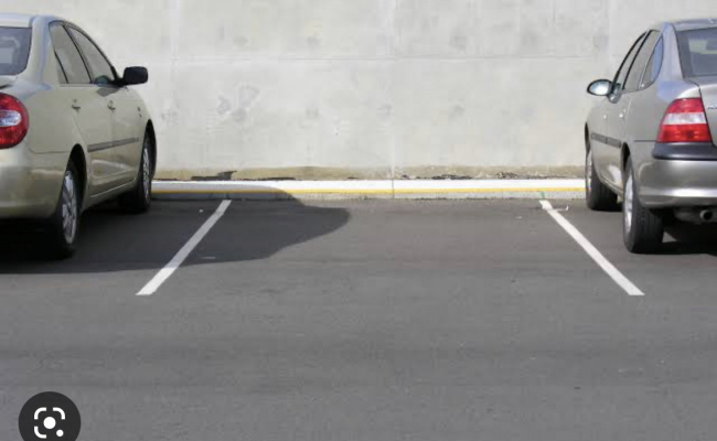 Boat / trailer / tipper / commercial vehicle parking