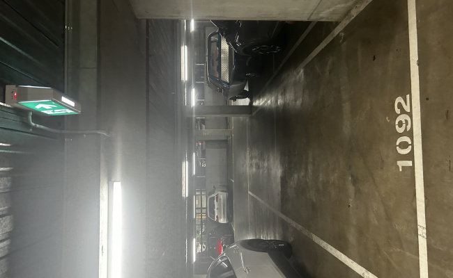 1-minute walk to Marvel Stadium Secure indoor Parking