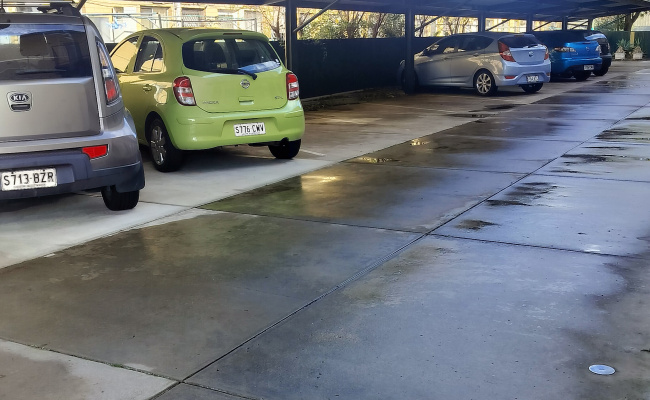 Great parking space near CBD. 15 mins away by bus and 5 minutes away to bus stop.