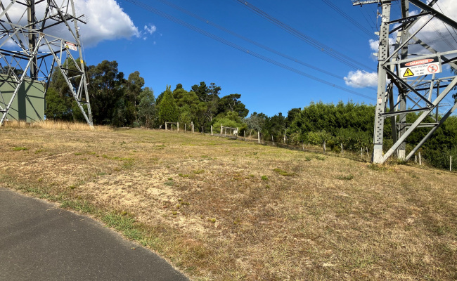 Donvale - Safe Open Space for Caravan, Boat, Bus or Horse Float