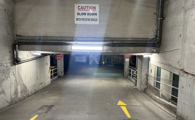 Convenient parking Lot in Pyrmont - Harris 1 Only for residents in the building