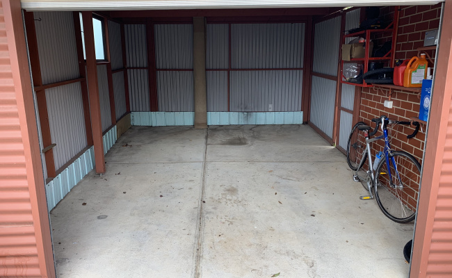 Great garage space for anything in Roxburgh Park