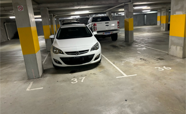 Convenient HAY ST city parking by free bus route to city centre - remote access & CCTV