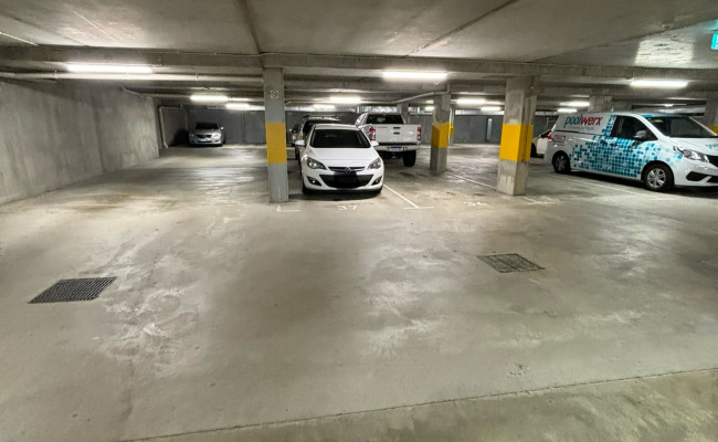 Convenient HAY ST city parking by free bus route to city centre - remote access & CCTV