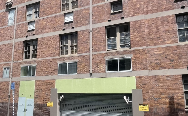 Secure Basement Park in Teneriffe - 4 min walk to Gasworks