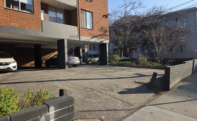 High St Covered Parking, Quick Access to Armadale Station and Number 6 Tram