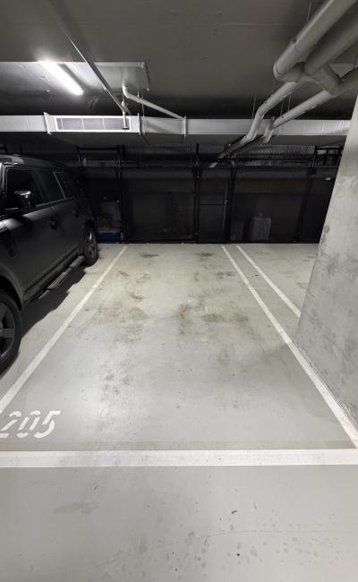 Large, secure, indoor parking spot, 3 min walk to Armadale Train Station & Tram