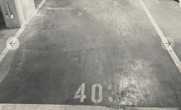Covered parking space High Street / Prahan
