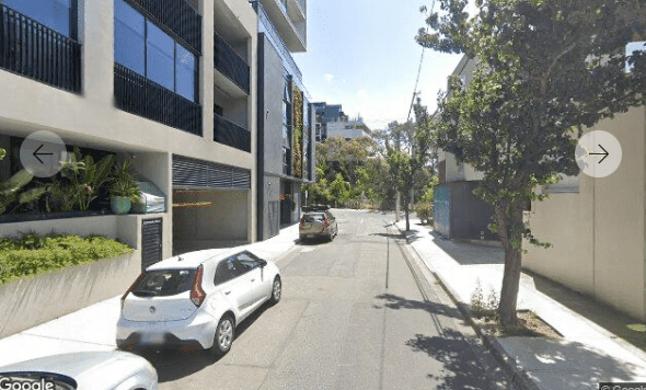 Covered parking space High Street / Prahan