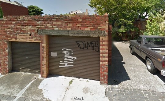 Double lockup garage in quiet street