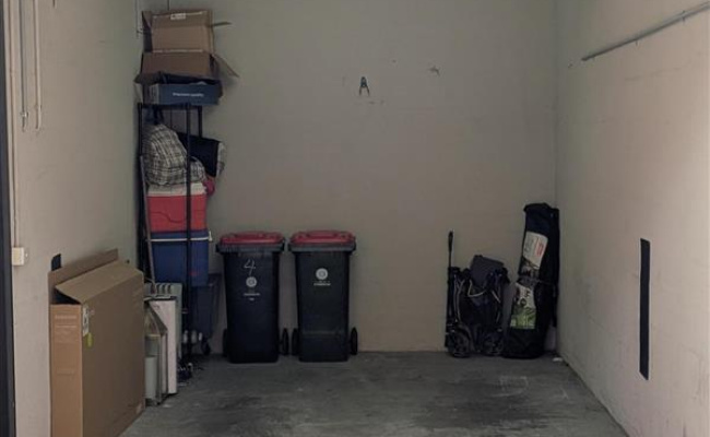 Carpark space 1 minute walk to Chapel st.