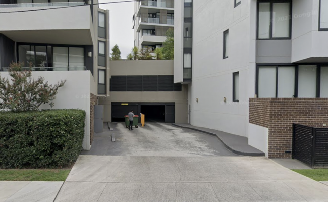 Great Secure mid and long term Indoor Parking! Right next to the Mortlake ferry!
