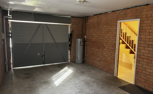 Locked-up garage, storage. 4 mins walking to westfield, 8min walk to hurstville train station
