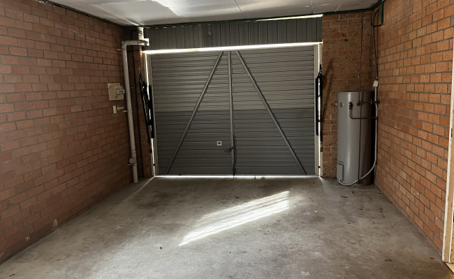 Locked-up garage, storage. 4 mins walking to westfield, 8min walk to hurstville train station
