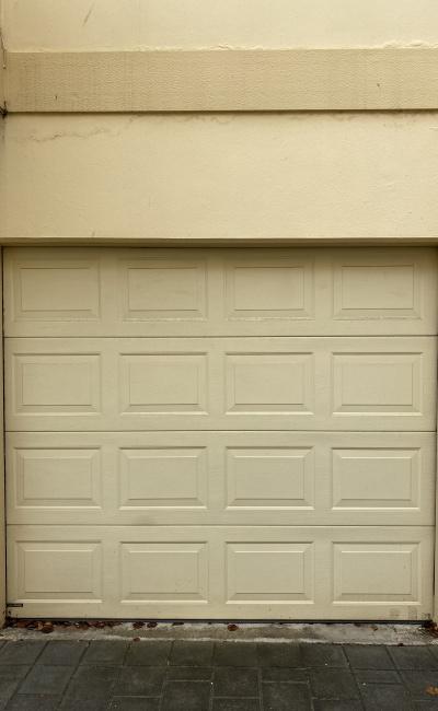 Covered private parking is available for rent on Hume St (City), excelent location