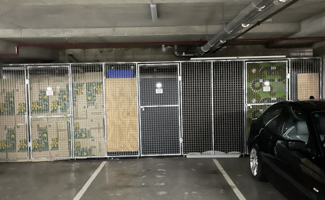 1 Hutchinson Walk, Zetland parking