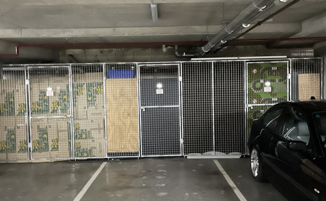 1 Hutchinson Walk, Zetland parking