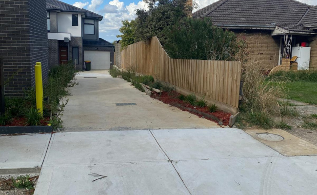 Great driveway parking space, 5 mins walk from Monash University and MCity. Newly built pavement.