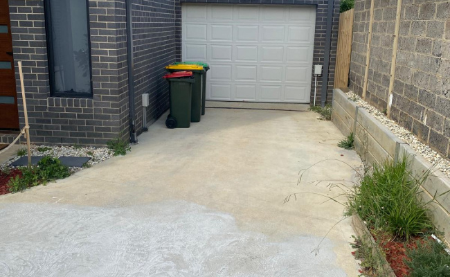 Great driveway parking space, 5 mins walk from Monash University and MCity. Newly built pavement.