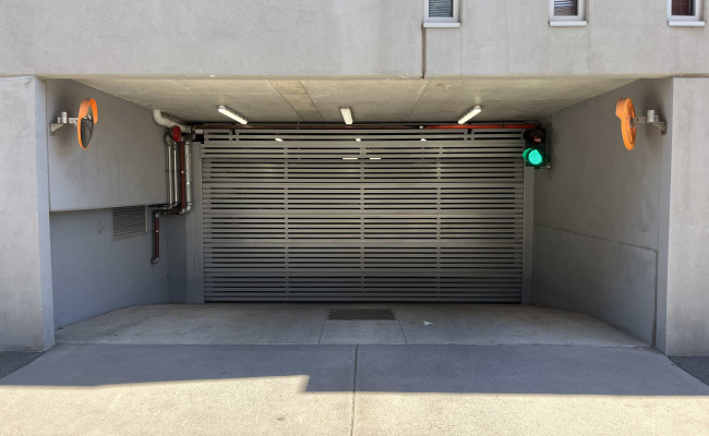 Collingwood - Secure & Safe Parking near Bus and Tram Stops