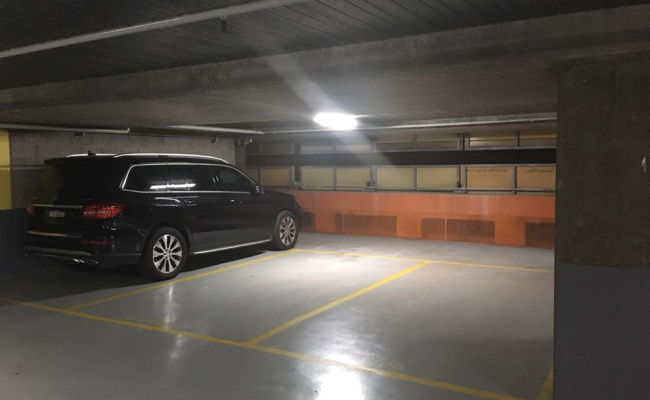 Melbourne CBD, QV parking space available