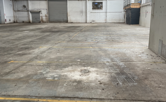 LARGE WAREHOUSE AVAILABLE FOR PARKING IN WEST END